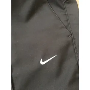 Nike Women's Black Athletic Capri Pants Pockets Size Medium thumbnail 3