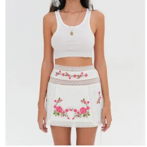 For love and‎ lemons Jolene Embroidered Mini Skirt in White sz M thumbnail 3