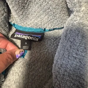 Patagonia Fleece in Gray and Teal thumbnail 2