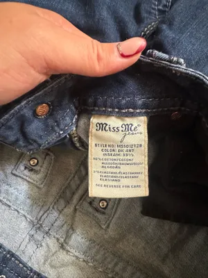 Women’s Miss Me Straight Jeans thumbnail 3
