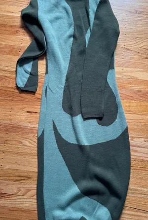 PrettyLittleThing open back Two-Tone Knit Long Sleeve Dress i thumbnail 1