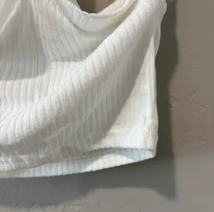Shein White Cross Strap Crop Top thumbnail 5