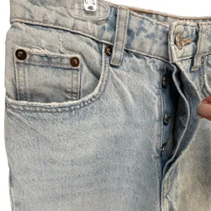 Zara Button Fly Straight Leg Jeans Womens 2 Blue Light Washed Denim Raw‎ Hem thumbnail 2