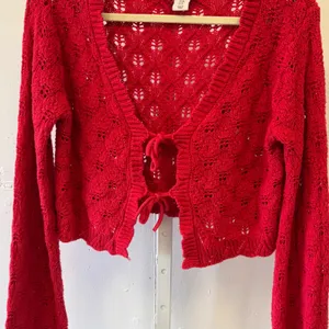 Sincerely‎ Jules Red Pointelle Knit Tie Front Cropped Cardigan Sweater Medium thumbnail 4