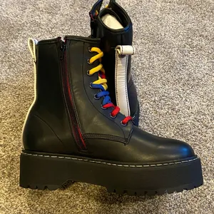 Steve Madden x Harlem Festival of Culture Lace-Up Platform Combat Boots thumbnail 8