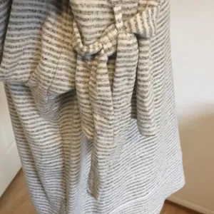 ✨ Abercrombie & Fitch Bow Tie Sleeve Sweater✨ thumbnail 6