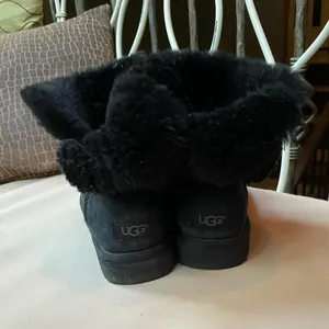 UGG‎ Arielle Bailey Fur Bow Black Boots Size 6 thumbnail 5
