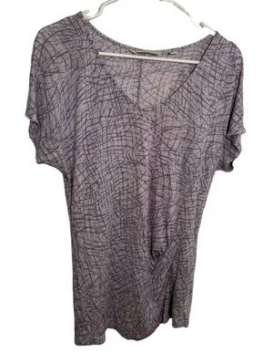 New York & Co Streetwear V-Neck‎ T-Shirt Light Purple thumbnail 1