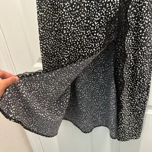 Garage Black and Off White White Satin Midi Skirt thumbnail 2