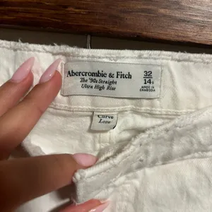 Abercrombie & Fitch Curve Love The 90s Straight Ultra High Rise- Size 14 (32S) thumbnail 6
