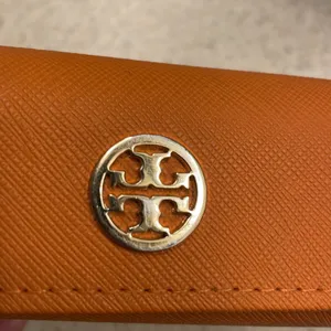 Tory Burch triangle eye glasses case magnetic closure thumbnail 2