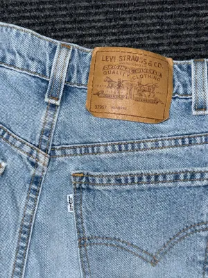 Vintage 90s Levi’s 950 Relaxed Mid Thigh Denim Shorts White Tab 5 / 25 USA Made thumbnail 3