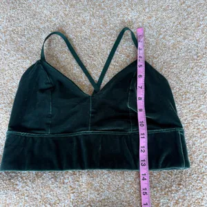 Beyond Yoga VIP Longline Sports Bra Velvet Velour Dark Green V-Neck Activewear thumbnail 7