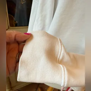 Old Navy Sweatshirt with Livey Free Graphic thumbnail 8