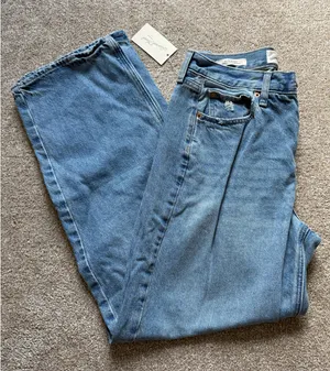 Universal Threads Mid Rise 90’s Baggy Jeans thumbnail 1