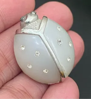 Vintage 70’s AVON Frosted Lucite Silvertone Ladybug Small Brooch 7.5g thumbnail 8