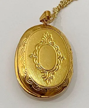 Vintage Gold tone Cameo Locket Necklace thumbnail 9