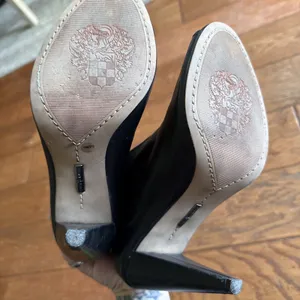Vince Camuto Peep Toe Leather Shooties VC AMBER Booties Size 7.5 B Black Silver thumbnail 9