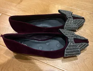 Boden beaded bow pointed velvet flats shoes burgundy sz 38 7.5 8 thumbnail 1