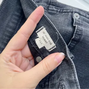 Madewell • 10" High-Rise Skinny Jeans in Berkeley Black: Button-Through Edition thumbnail 7