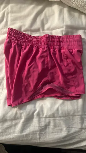Size 4 Lululemon hotty hot shorts 2.5” pink thumbnail 3