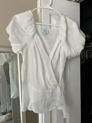 The Mint Boutique Top White Size M thumbnail 1