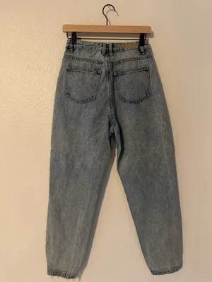 White Fox High-Waisted Light Wash Women’s Jeans thumbnail 2