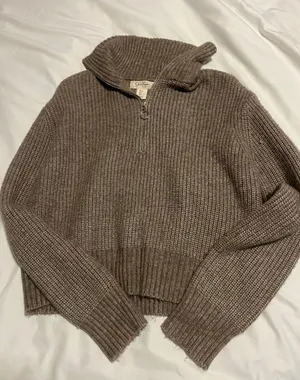 sweater thumbnail 1