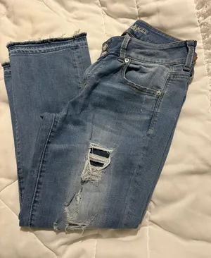 American Eagle Cropped Jeans thumbnail 1