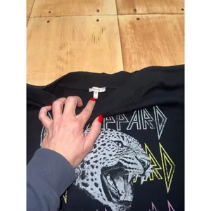 Black Def‎ Leppard Leopard Print Graphic Sweatshirt Women's Maurice's Size M thumbnail 2