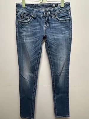 Miss Me Skinny Jeans thumbnail 1