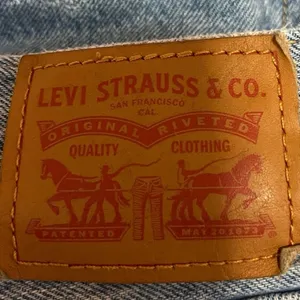 Levi's Blue Light Wash Distressed Cut Off High Waisted Denim Jean Skirt Size 25 thumbnail 4