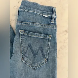 Mother Jeans The Seamed Swooner Hover Size 25 Blowing Kisses EUC thumbnail 4