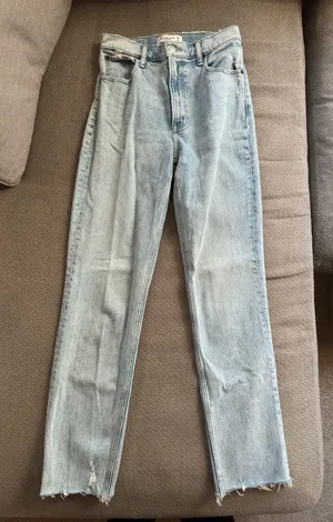 Abercrombie & Fitch Ultra High Rise 90s Straight Jean thumbnail 1