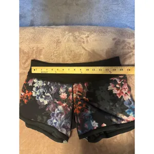 Lululemon Speed Up Shorts Size 6 Floral Black Multi Running Training Workout thumbnail 6