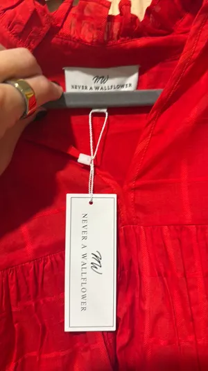 Red shirt Size M thumbnail 2