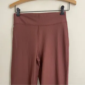 Old Navy Powersoft Ribbed Flare Leggings Brown Size M thumbnail 8
