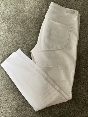 Abercrombie Low-Rise Super Skinny Jeans thumbnail 2