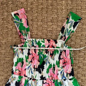 Tommy Hilfiger Isla Floral Sleeveless Midi Dress Size 6 Ivory Bloom Smocked thumbnail 9