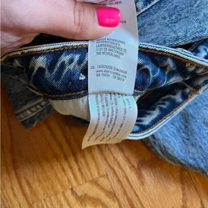 Abercrombie & fitch the mom high rise Jean size 26 / 2 thumbnail 4
