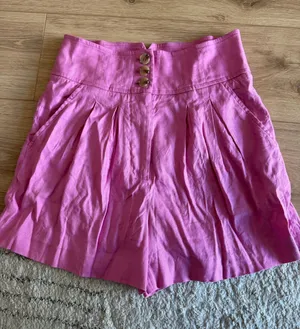 Elie Tahari Shorts thumbnail 1