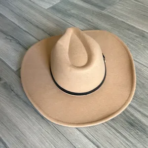 Felt tan hat thumbnail 4
