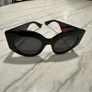 Gucci sunglasses. Thick cat eye frames thumbnail 4