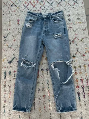 Mom Jeans thumbnail 1