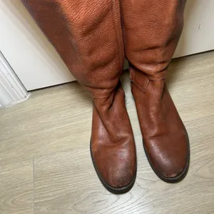 Tory Burch Kiernan Pebbled Leather Riding Boots Tan Brown Gold Logo 8.5M classic thumbnail 2