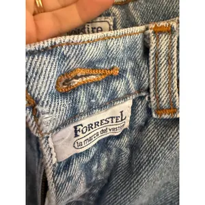 Vintage Forrestel High Waisted Denim Shorts Light Wash 90s‎ Mom Jean Shorts 10 thumbnail 4