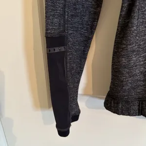 Lululemon‎ Womens Race Your Pace 1/2 Zip Size 2 Dark Gray Thumbholes thumbnail 5
