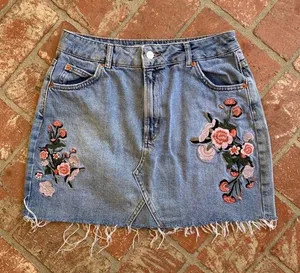 Topshop NWOT Embroidered Jean Skirt Size US 8 thumbnail 1
