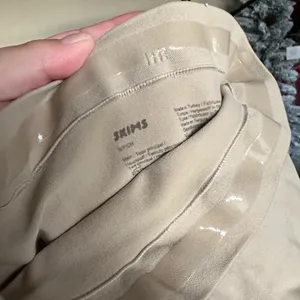 Skims Seamless Sculpt Mid Thigh Short Sand‎ NWOT size S thumbnail 4