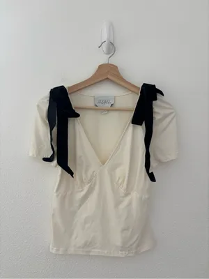 Anthropologie Mare Mare Bow Puff-Sleeve V-Neck Top thumbnail 4